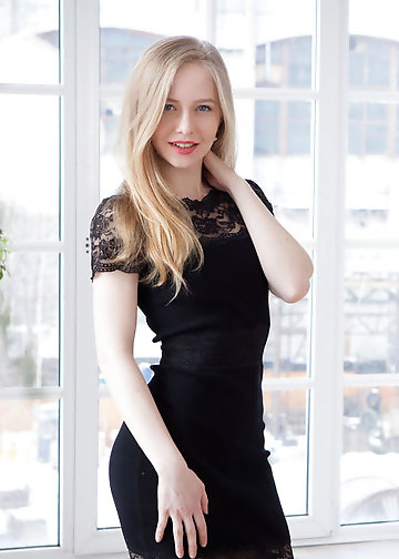 Nude woman photos of light-haired enchantress with blue eyes