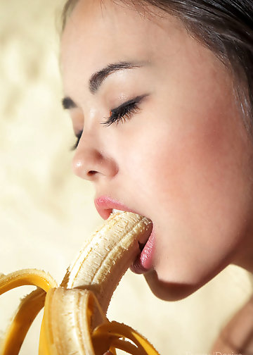 Porn model erotically eats banana and shows her smooth pussy